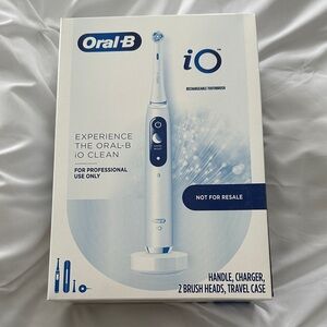 NWOT Oral-B iO Rechargeable Toothbrush